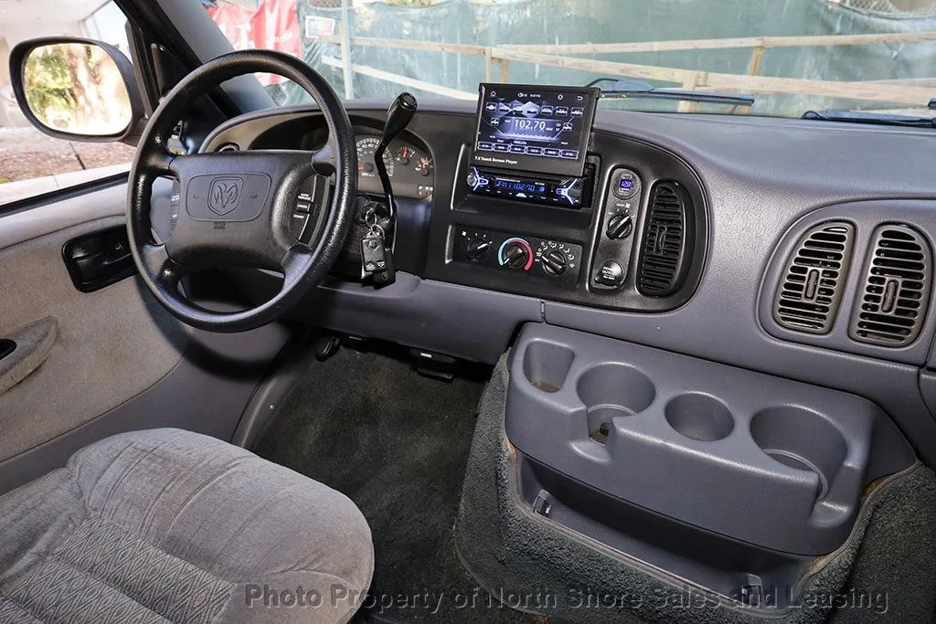 1998 Dodge Ram Van - Image 9 of 12