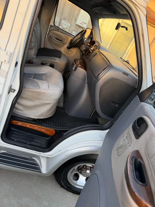 1998 Dodge Ram Van - Image 3 of 8