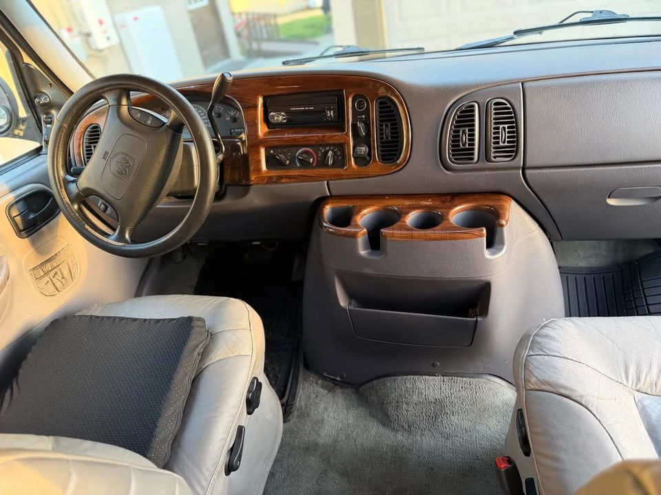 1998 Dodge Ram Van - Image 4 of 8