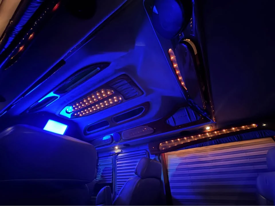 1998 Dodge Ram Van - Image 8 of 8