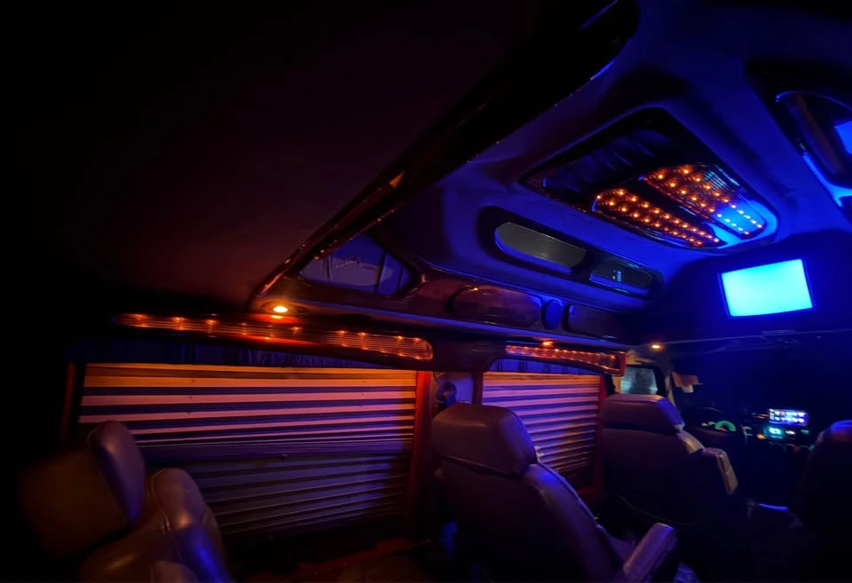 1998 Dodge Ram Van - Image 7 of 8