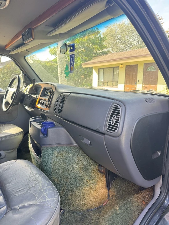1998 Dodge Ram Van - Image 6 of 19