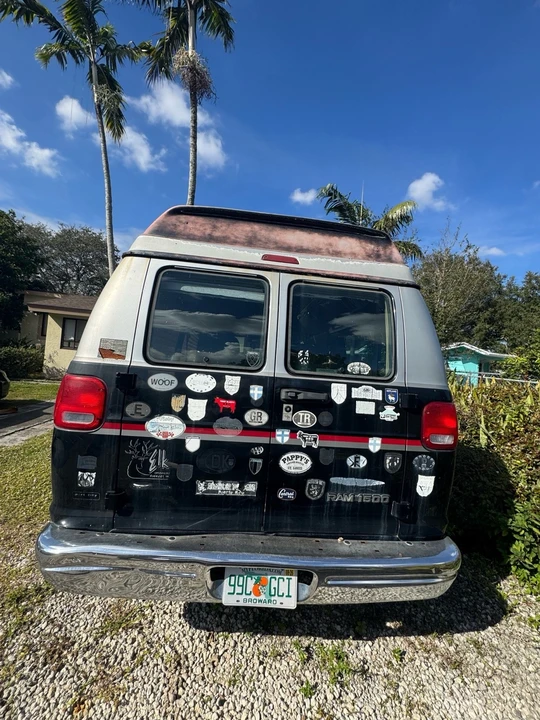 1998 Dodge Ram Van - Image 2 of 19