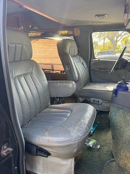 1998 Dodge Ram Van - Image 9 of 19