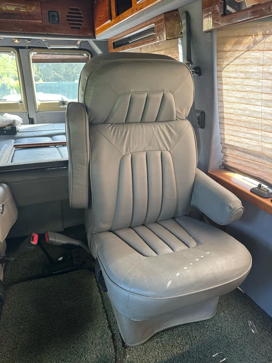 1998 Dodge Ram Van - Image 17 of 19