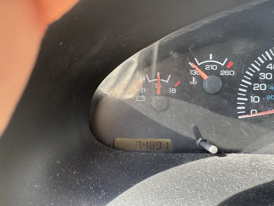 1998 Dodge Ram Van - Image 13 of 19