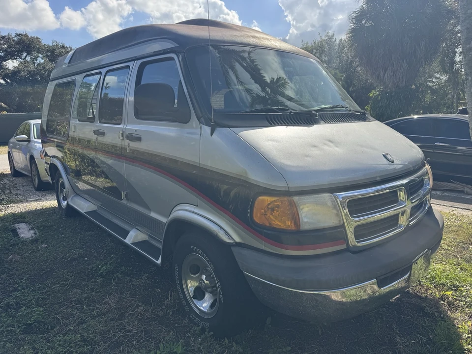 1998 Dodge Ram Van - Image 4 of 19