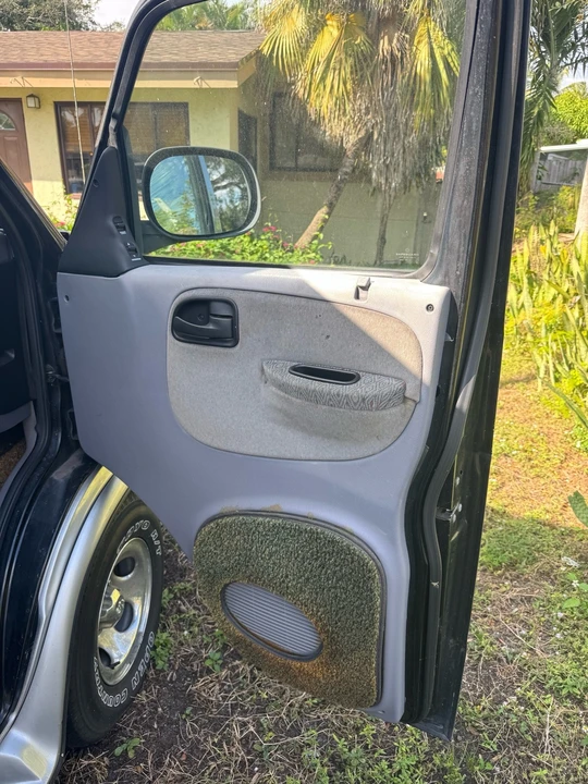 1998 Dodge Ram Van - Image 8 of 19
