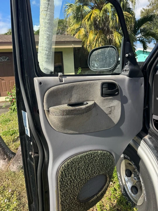1998 Dodge Ram Van - Image 11 of 19