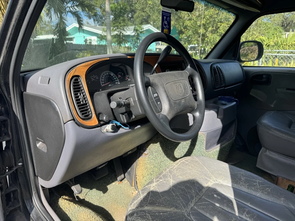 1998 Dodge Ram Van - Image 15 of 19