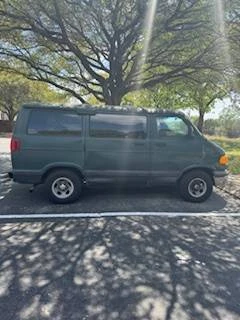 1998 Dodge Ram Van - Image 2 of 7