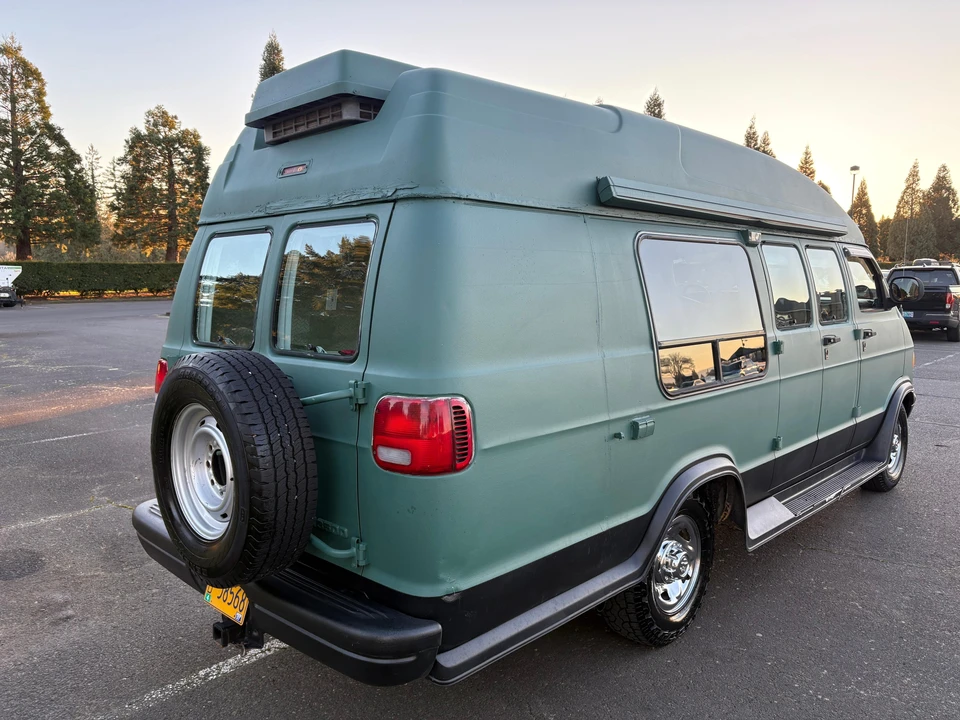 1998 Dodge Ram Van - Image 18 of 31