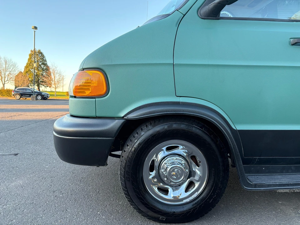 1998 Dodge Ram Van - Image 27 of 31
