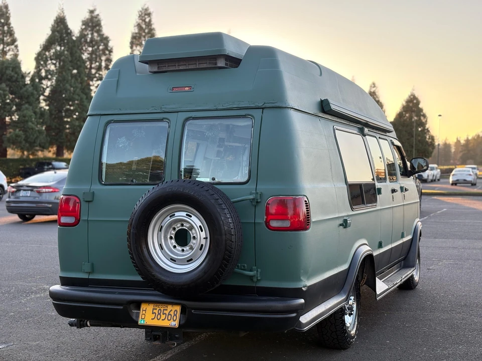 1998 Dodge Ram Van - Image 17 of 31