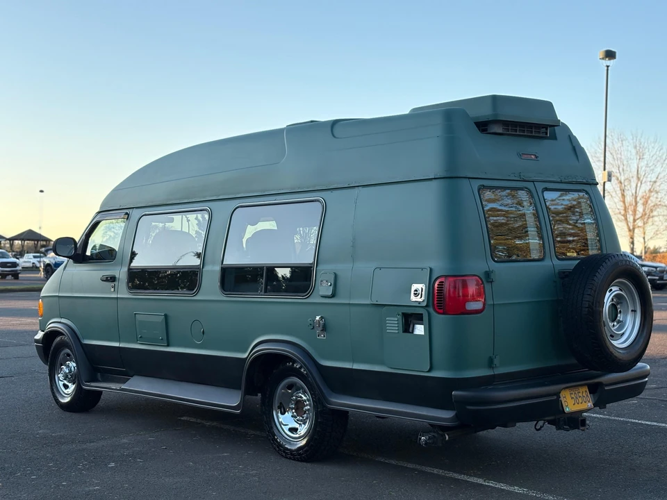 1998 Dodge Ram Van - Image 14 of 31