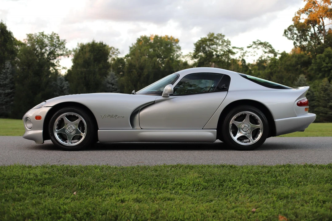 1998 Dodge Viper GTS 2nd Gen - Image 23 of 31