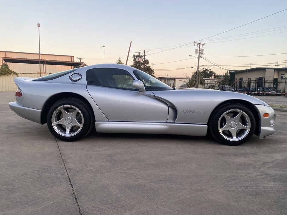 1998 Dodge Viper GTS 2nd Gen - Image 21 of 31