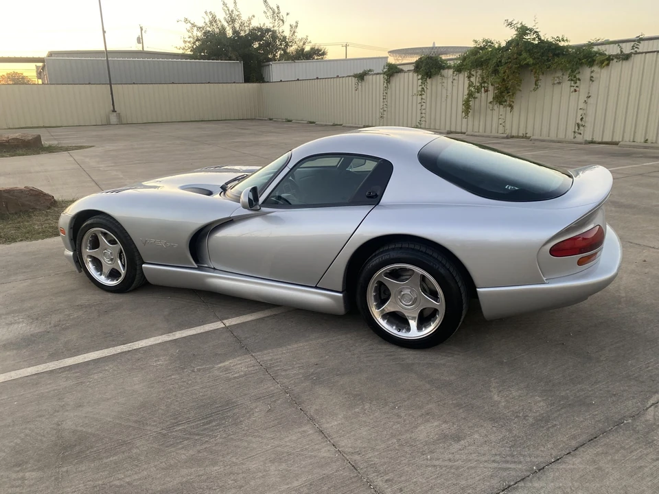 1998 Dodge Viper GTS 2nd Gen - Image 16 of 31