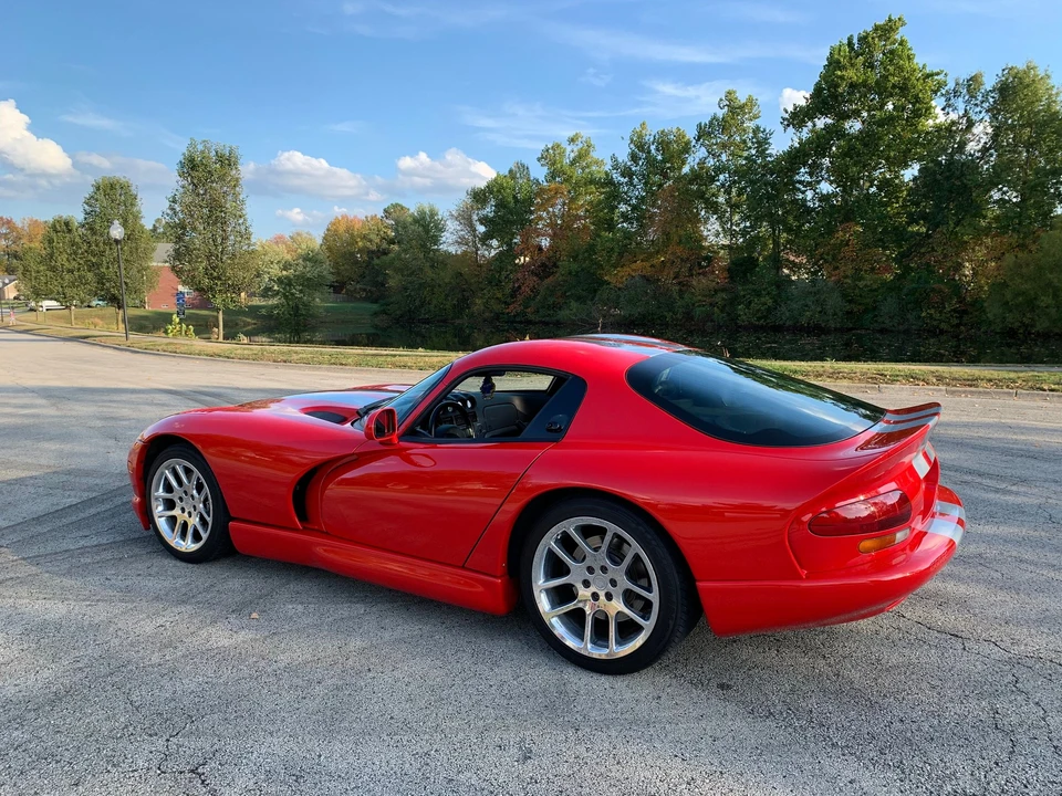 1998 Dodge Viper GTS 2nd Gen - Image 2 of 4