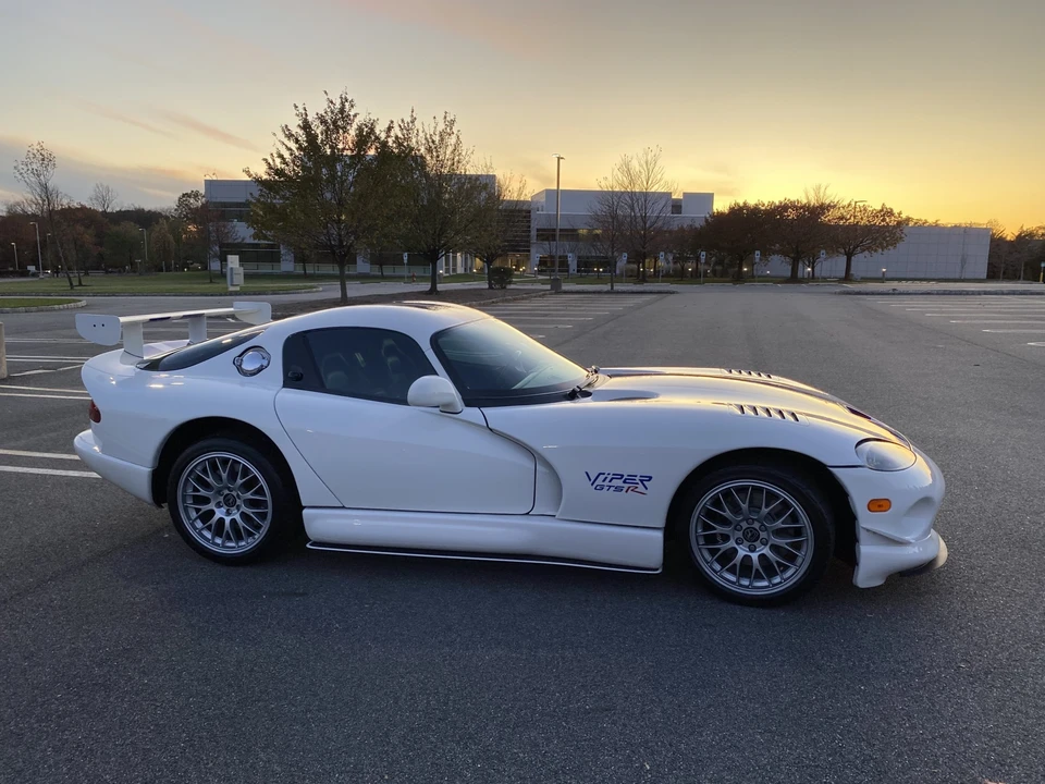 1998 Dodge Viper GTS 2nd Gen - Image 19 of 31