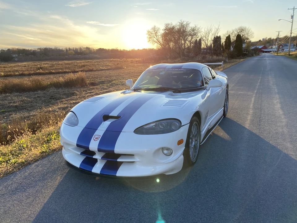 1998 Dodge Viper GTS 2nd Gen - Image 2 of 31