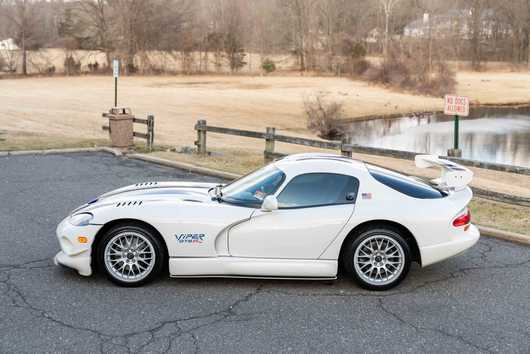 1998 Dodge Viper GTS 2nd Gen - Image 10 of 31