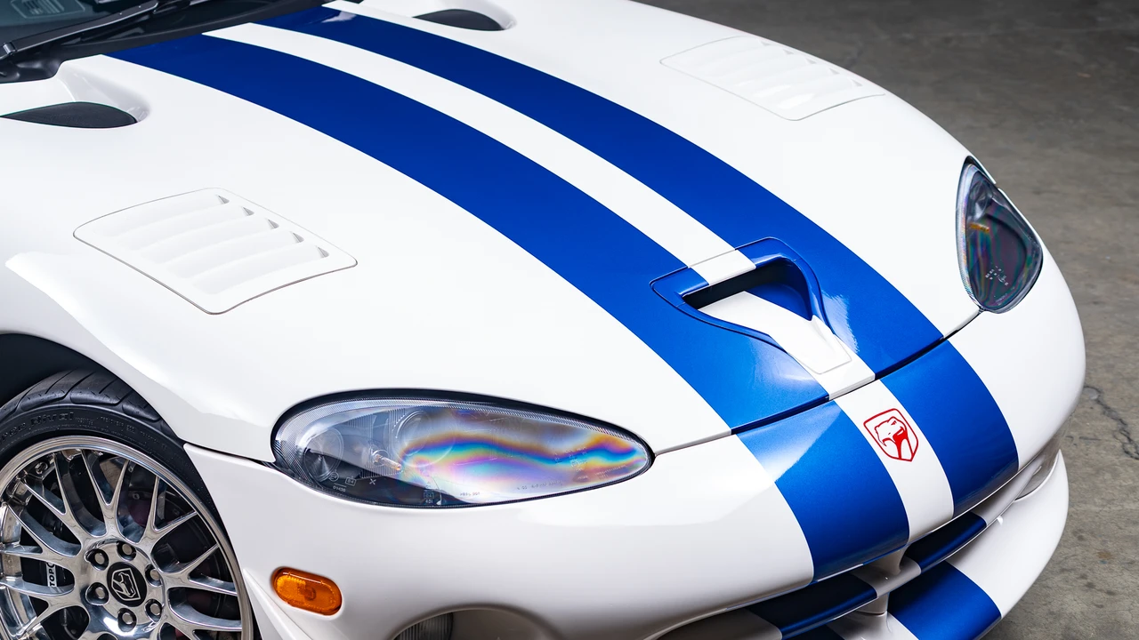 1998 Dodge Viper GTS 2nd Gen - Image 21 of 31