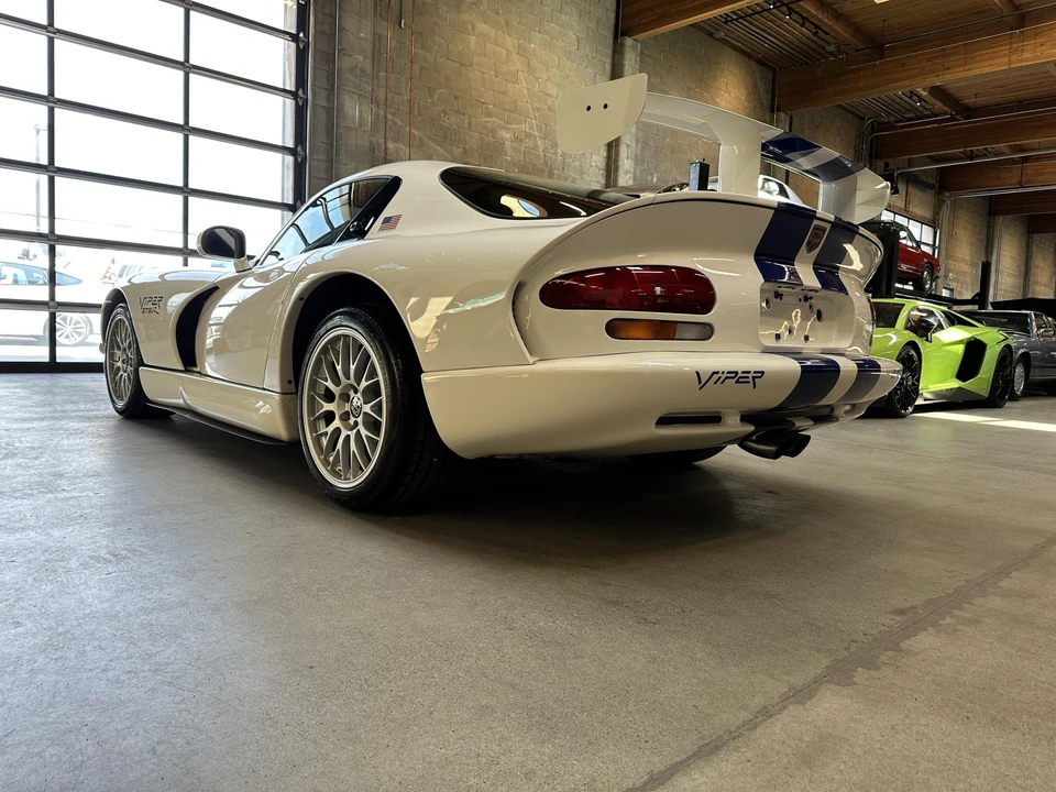1998 Dodge Viper GTS 2nd Gen - Image 19 of 31