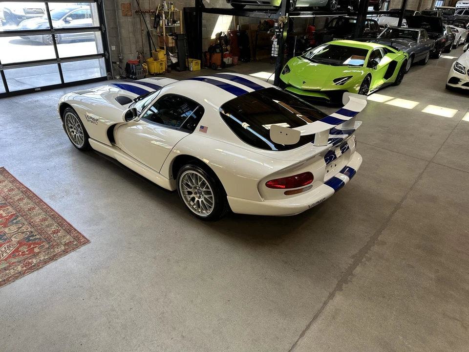 1998 Dodge Viper GTS 2nd Gen - Image 17 of 31