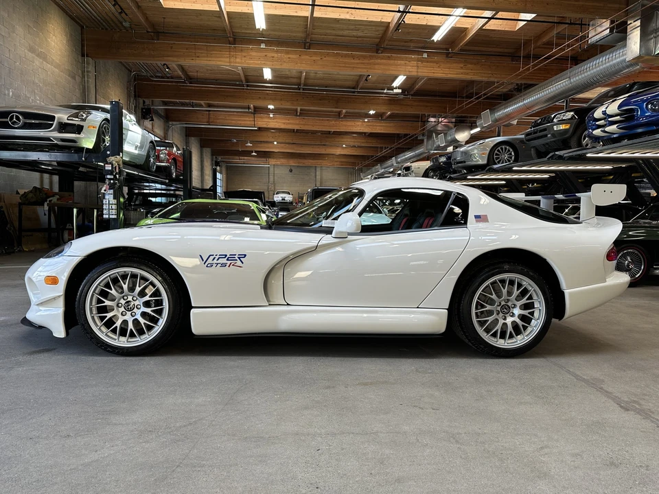 1998 Dodge Viper GTS 2nd Gen - Image 21 of 31