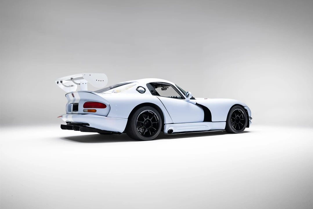 1998 Dodge Viper GTS 2nd Gen - Image 16 of 31