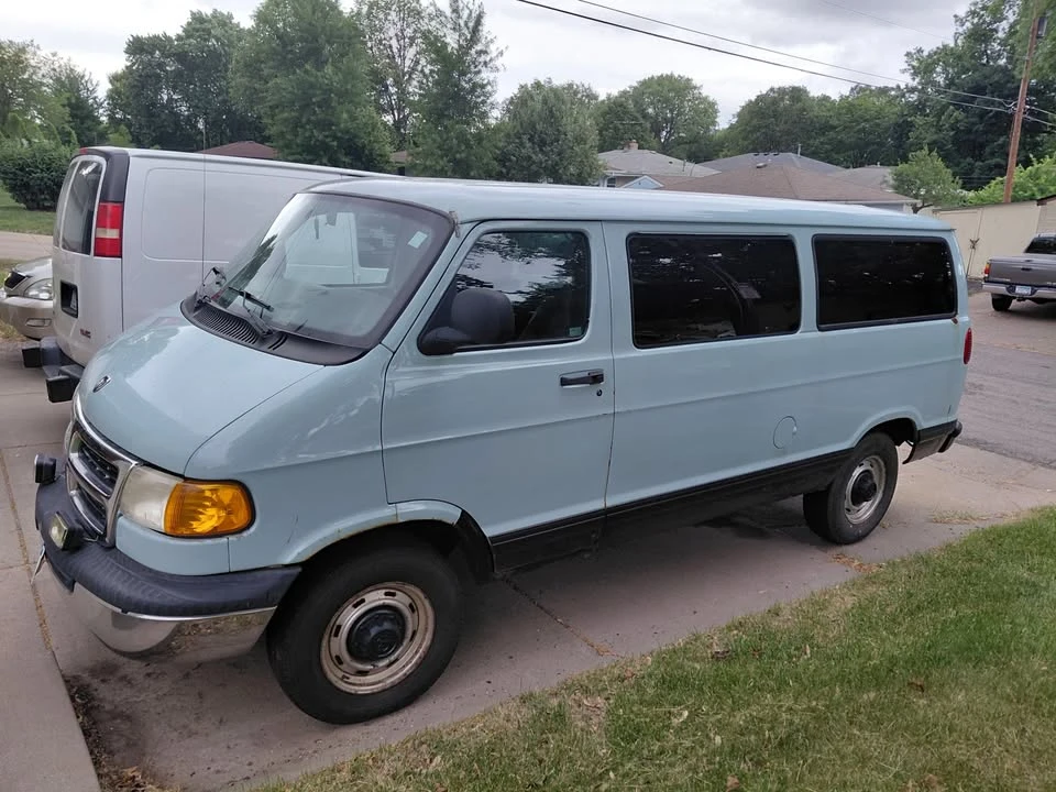 1998 Dodge Ram Van - Image 2 of 6