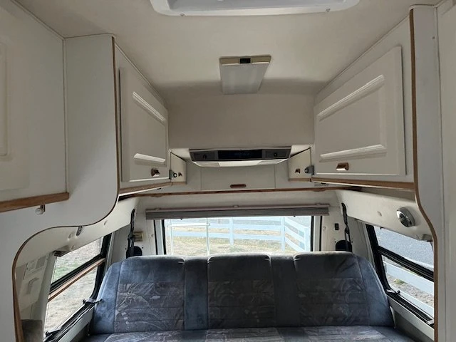 1998 Dodge Ram Van - Image 14 of 19