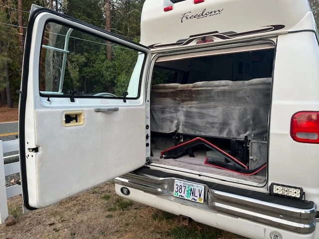 1998 Dodge Ram Van - Image 15 of 19