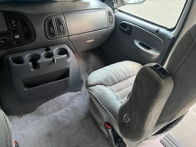1998 Dodge Ram Van - Image 13 of 19