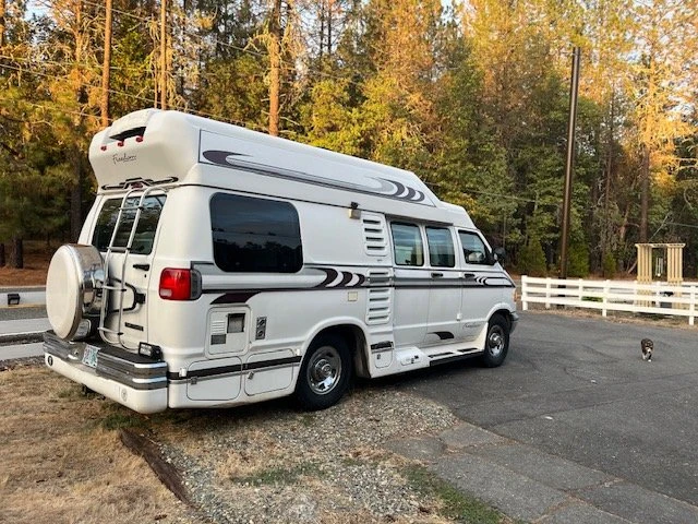 1998 Dodge Ram Van - Image 2 of 19