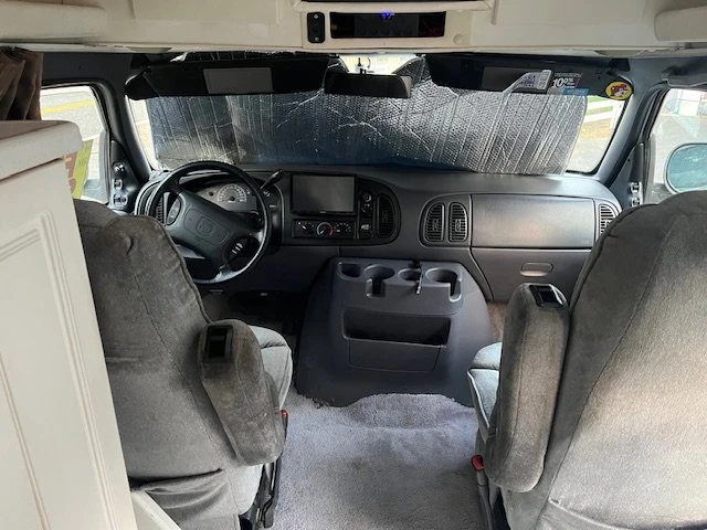 1998 Dodge Ram Van - Image 11 of 19