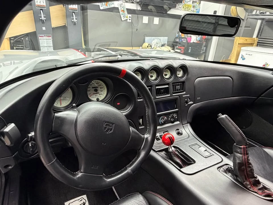 1998 Dodge Viper GTS 2nd Gen - Image 12 of 15