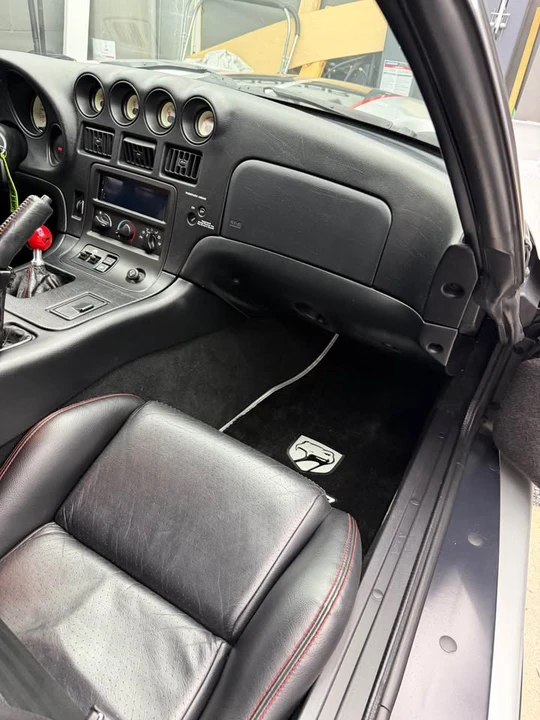 1998 Dodge Viper GTS 2nd Gen - Image 14 of 15