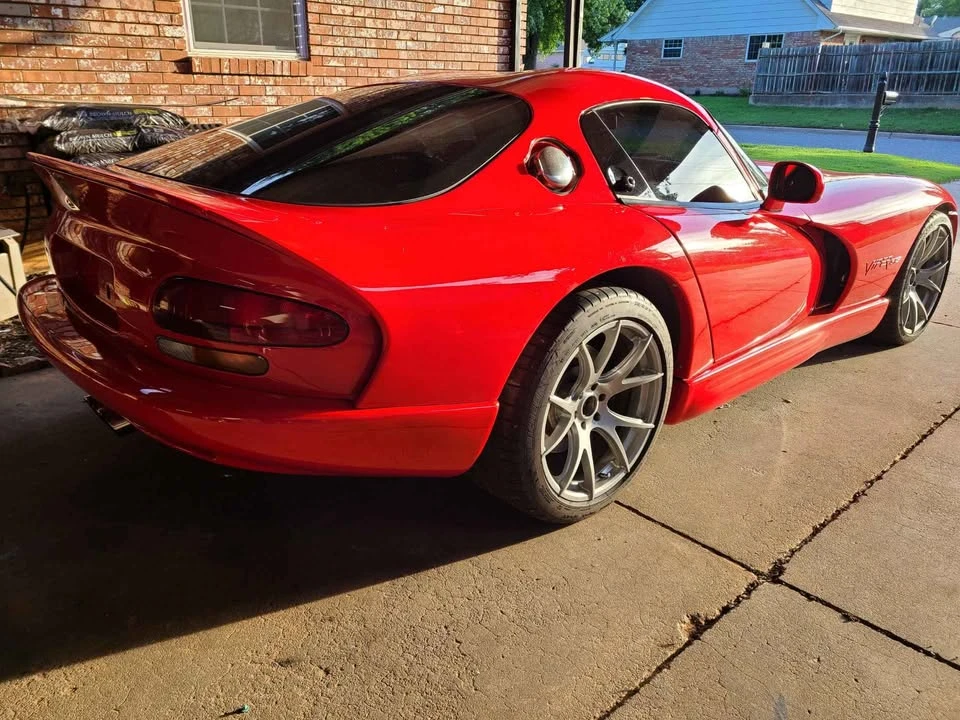 1998 Dodge Viper GTS 2nd Gen - Image 2 of 2