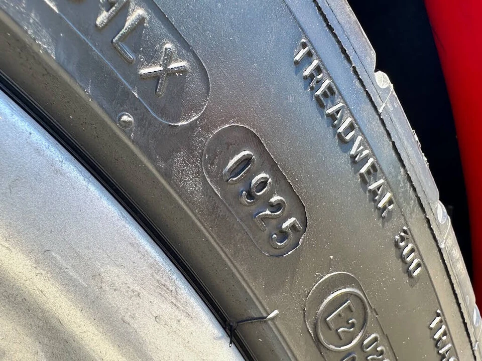 1998 Ferrari 550 Maranello - Image 17 of 31