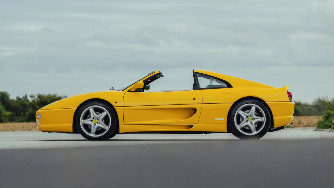 1998 Ferrari F355 GTS - Image 2 of 31