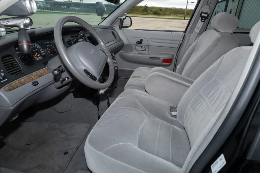 1998 Ford Crown Victoria - Image 24 of 31