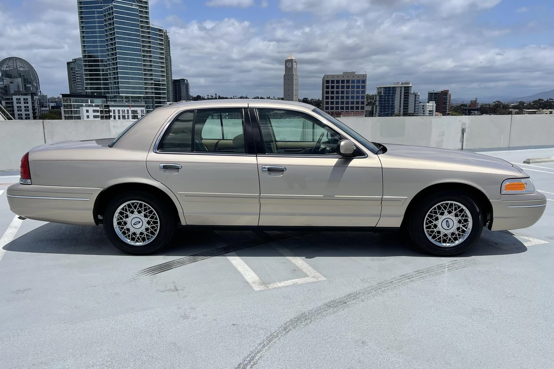 1998 Ford Crown Victoria - Image 4 of 31