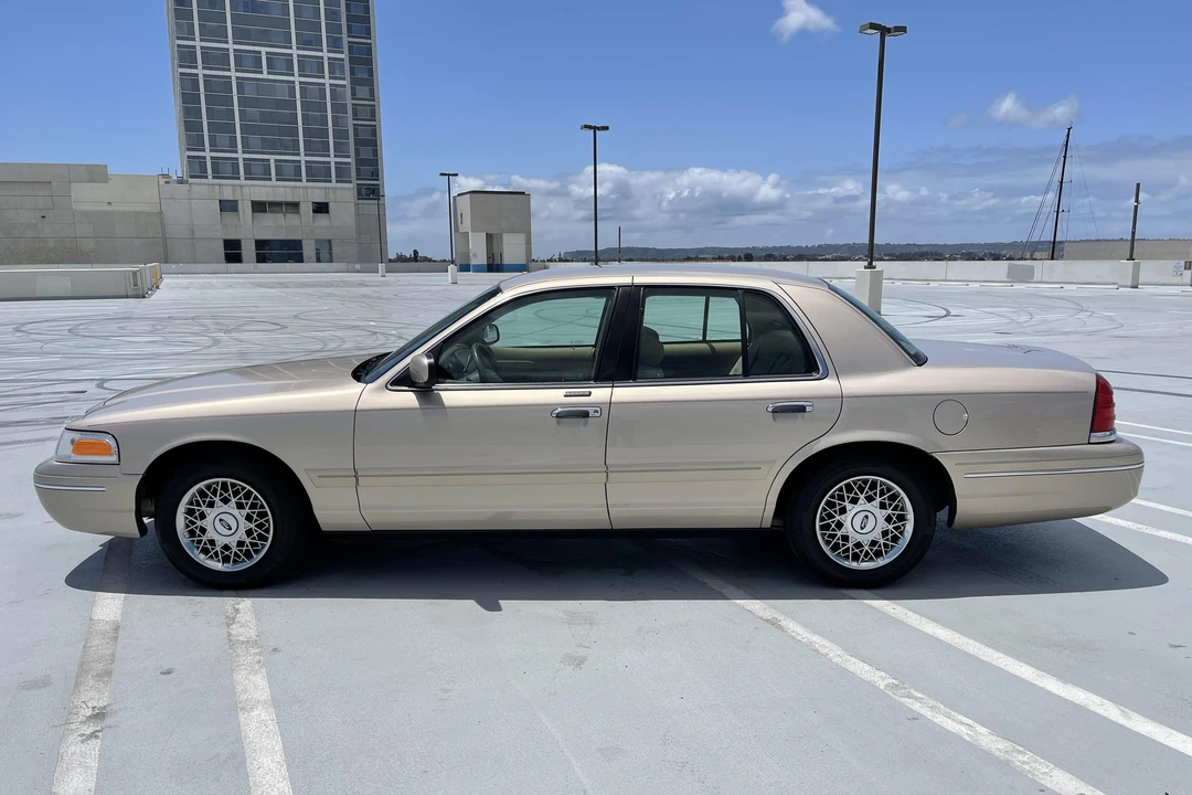 1998 Ford Crown Victoria - Image 3 of 31