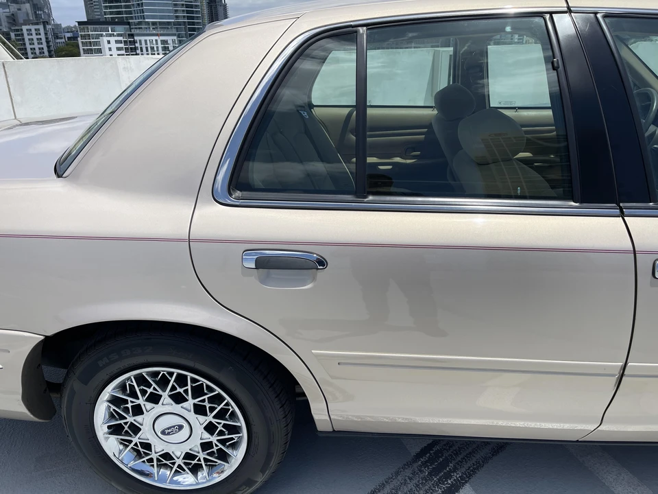 1998 Ford Crown Victoria - Image 29 of 31