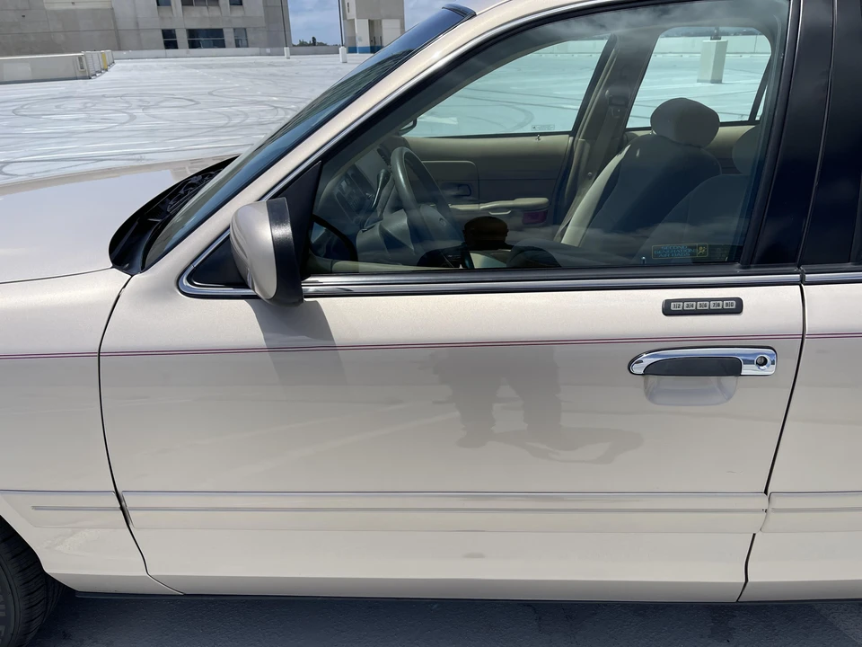1998 Ford Crown Victoria - Image 20 of 31