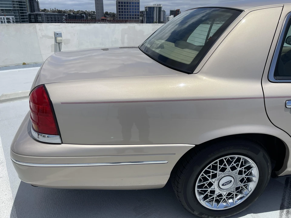 1998 Ford Crown Victoria - Image 28 of 31