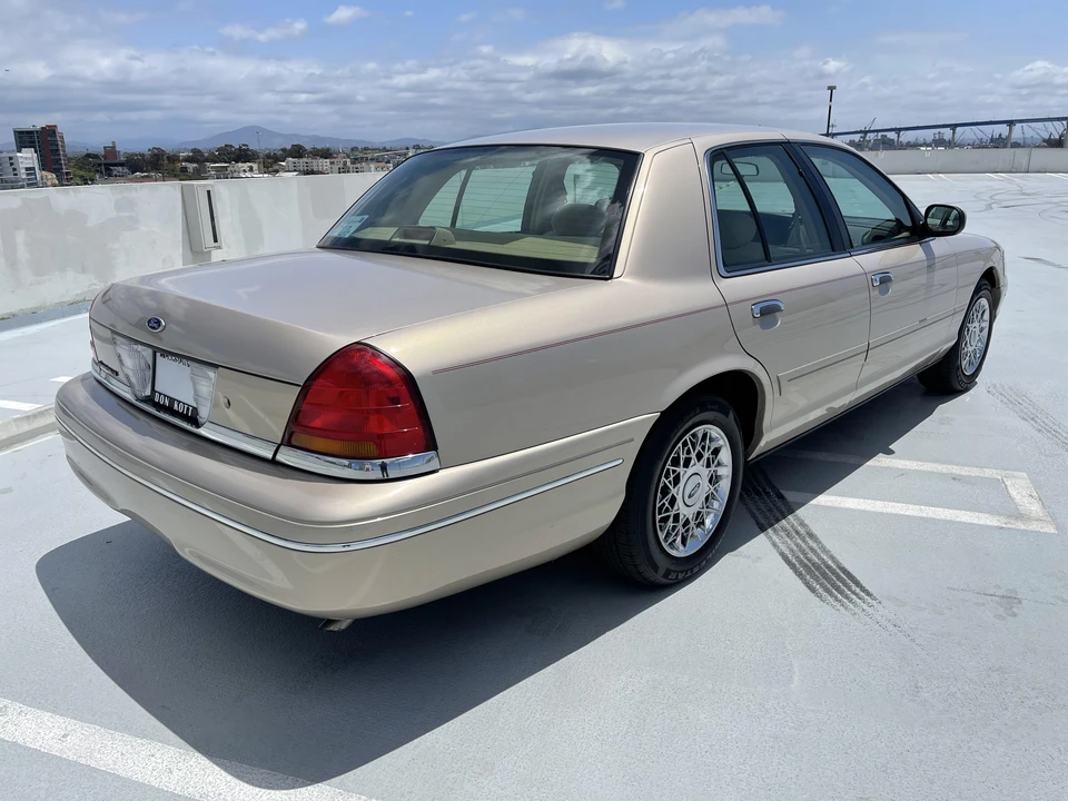 1998 Ford Crown Victoria - Image 12 of 31