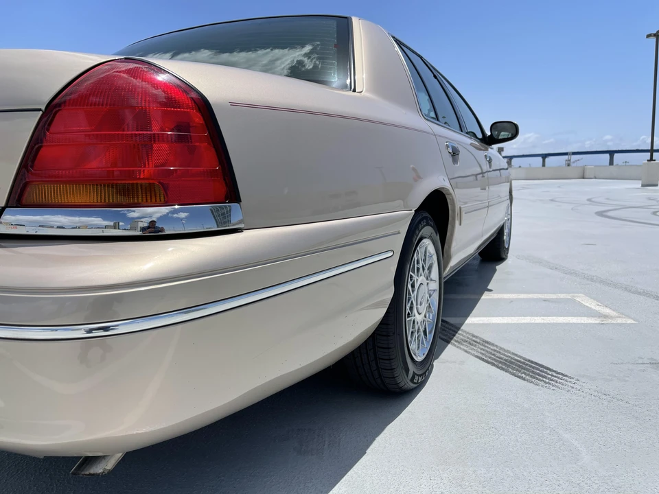 1998 Ford Crown Victoria - Image 26 of 31